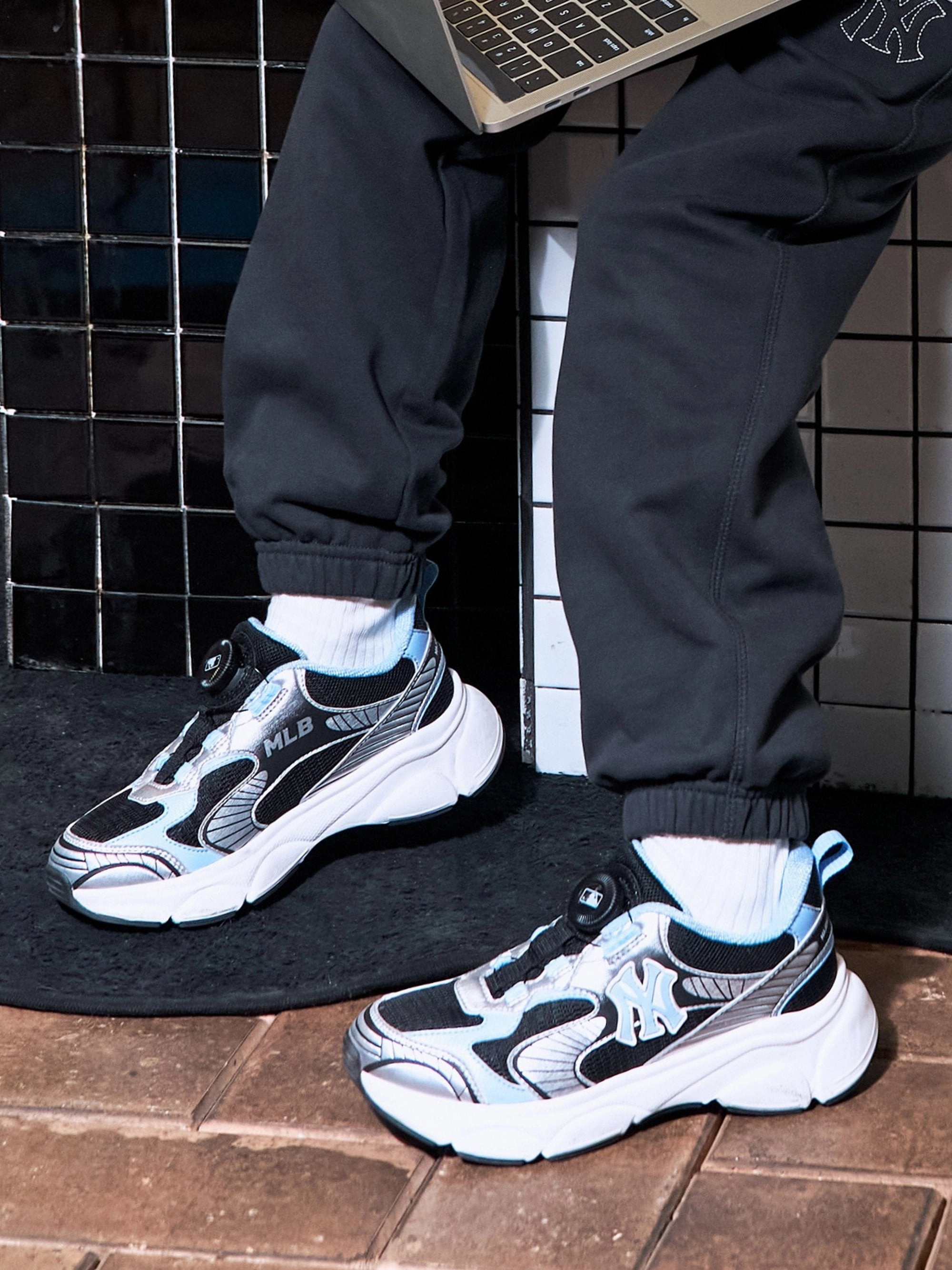 Ace Runner waterproof Stylish And Functional