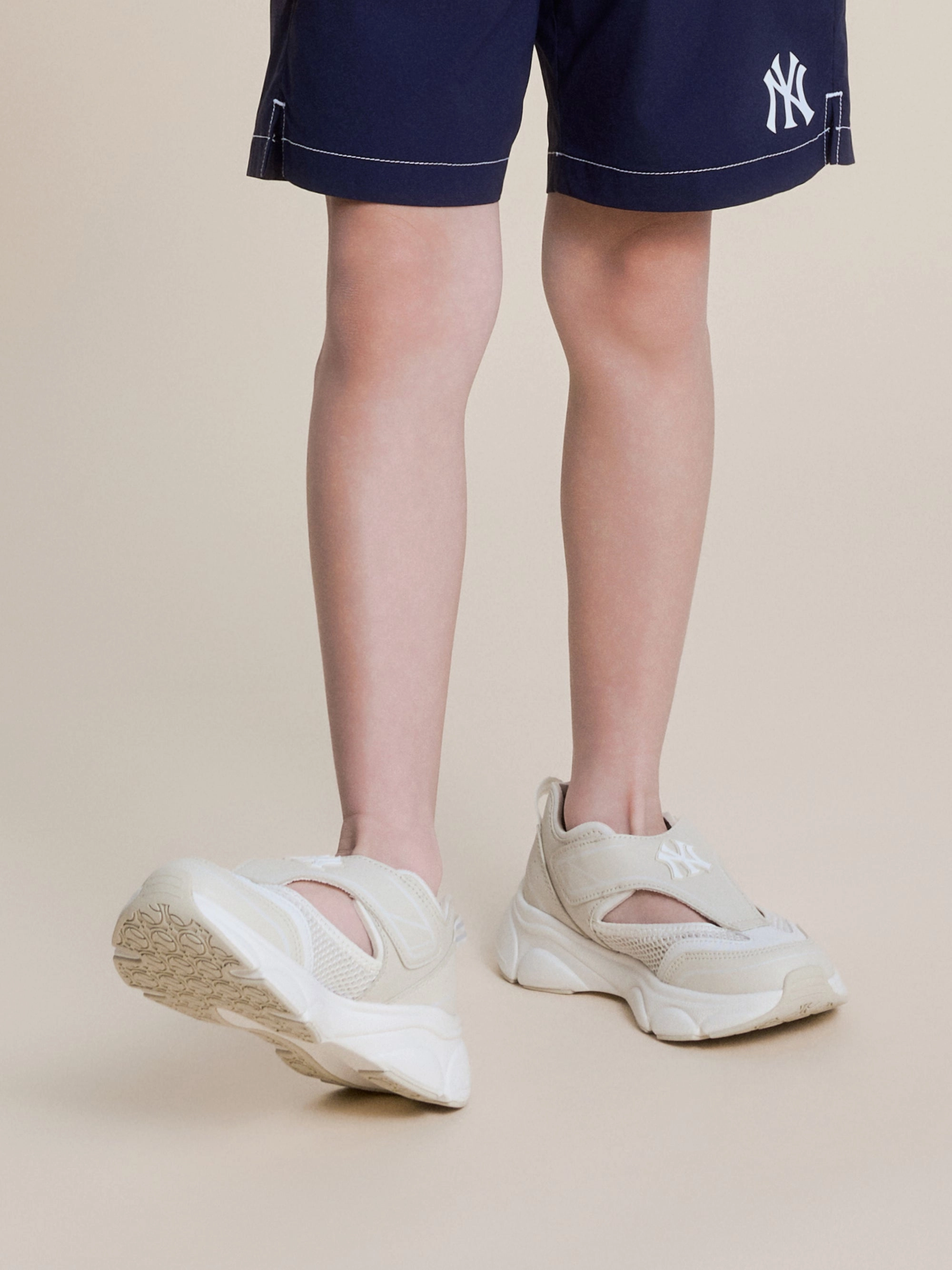 Tight Fit Bold Heel Ace Runner Wave