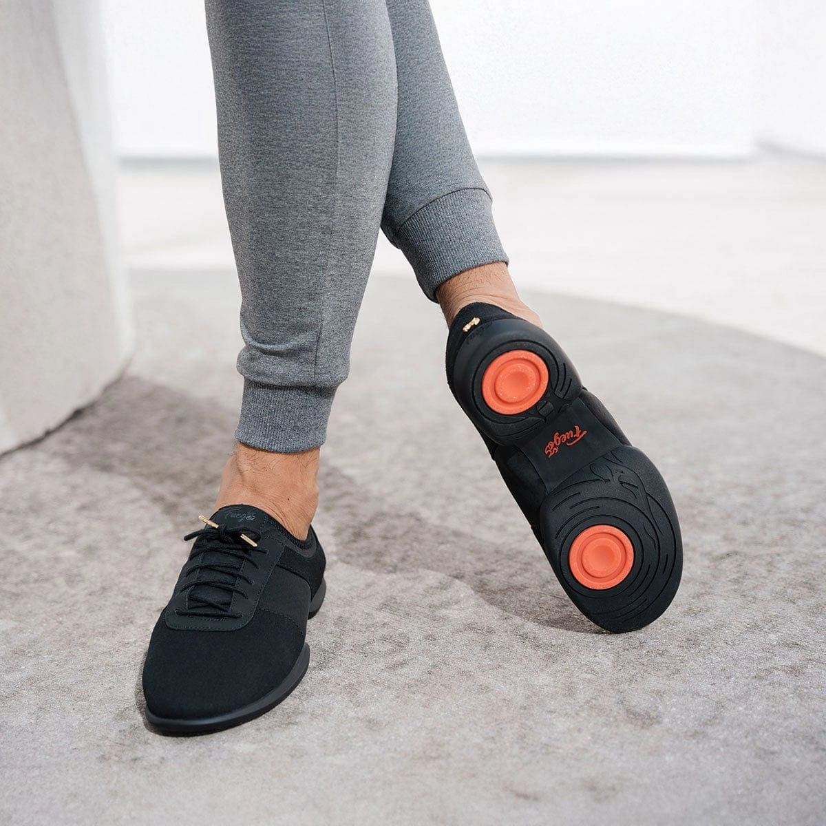 All-black | Split-sole (Collective) Soft Collar