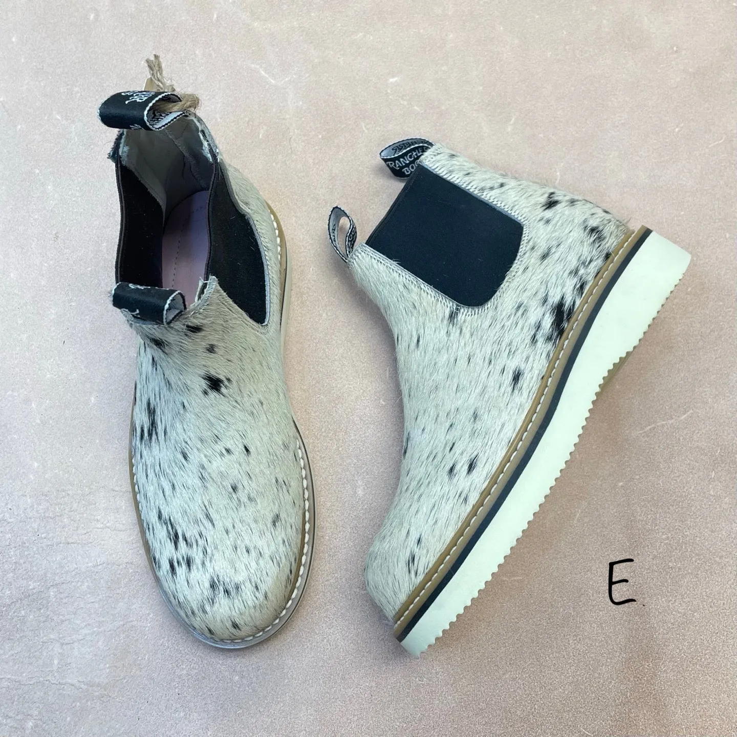 Cowhide Lechera - Size 7.5 Outdoor Style Travel Ready