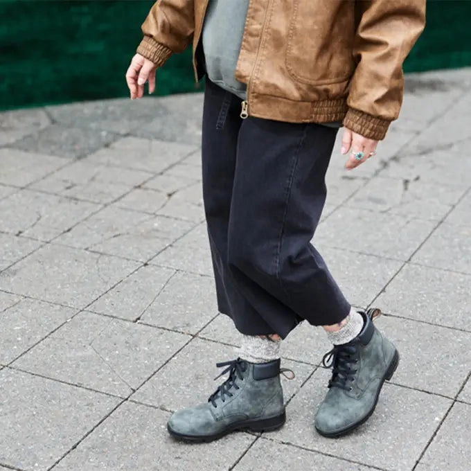 Family Fit Snow Season Blundstone 2427 - Original Lace Up Rustic Black