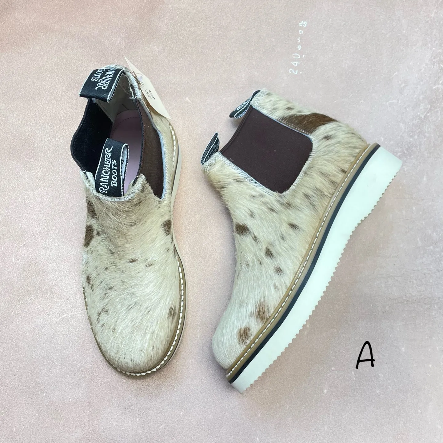 Cowhide Lechera - Size 8.5 Stretchable Water Repellent