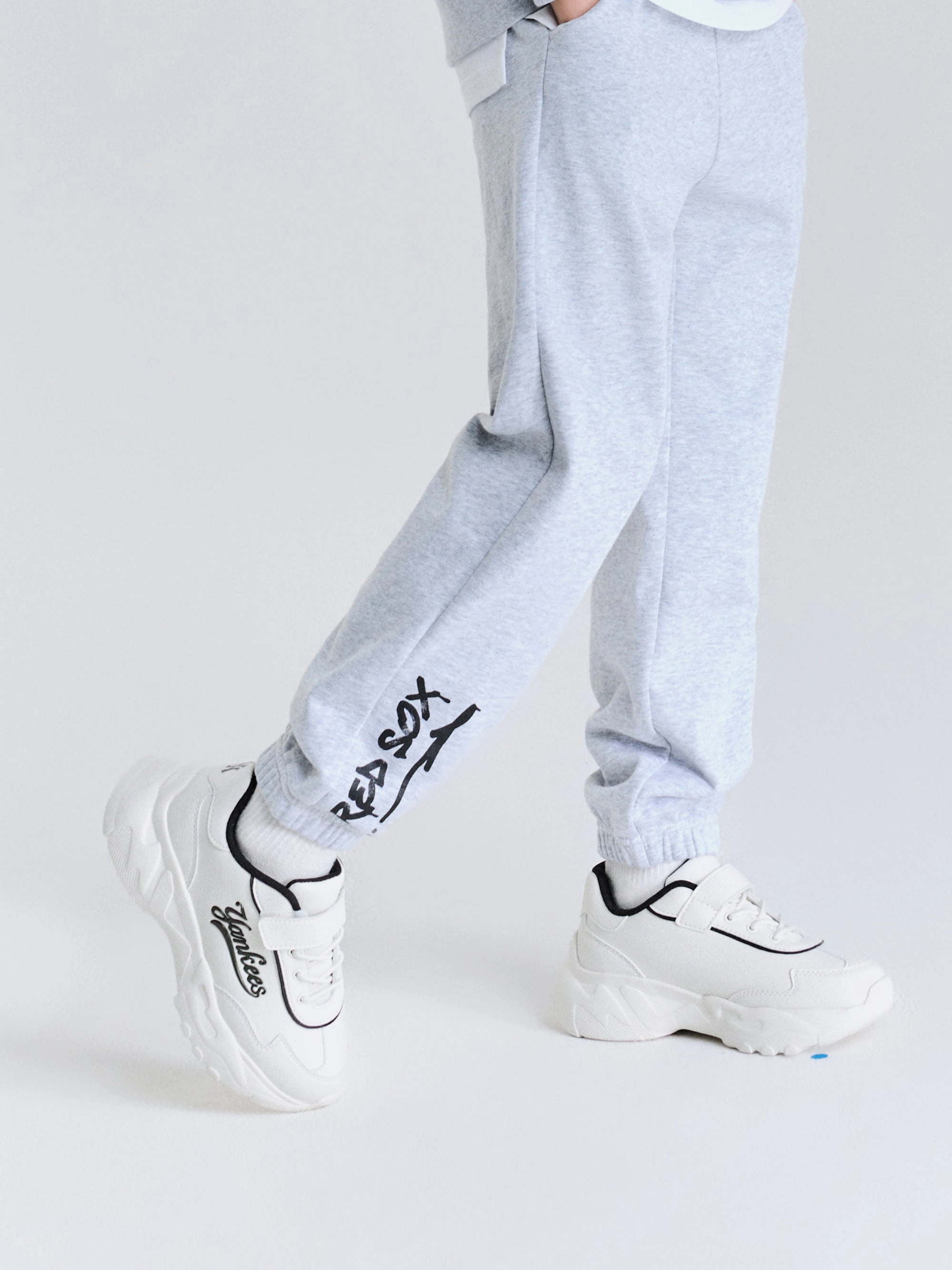 Bigball Chunky Cursive Anti-Slip Sole Ski Lodge