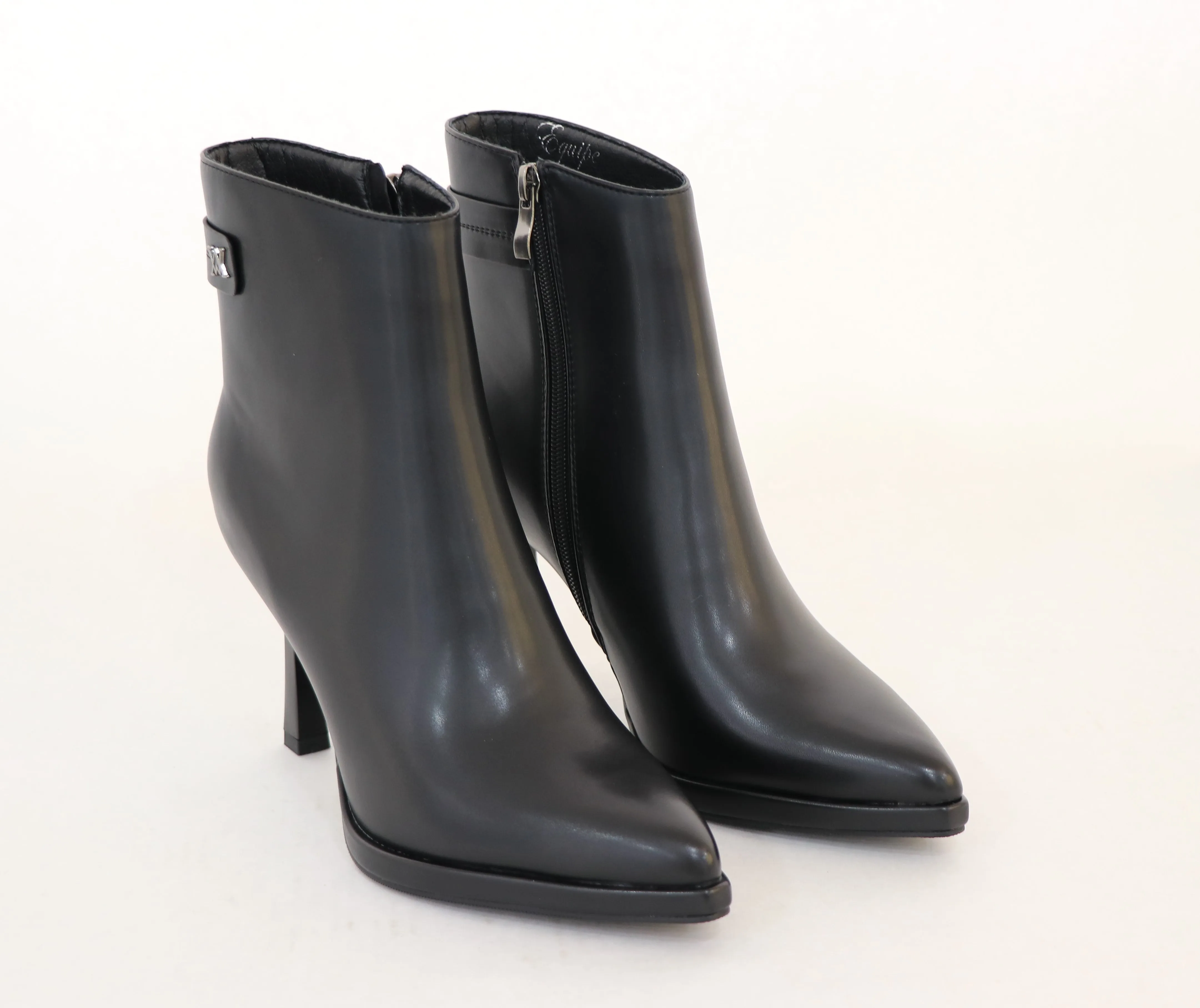 Buckle Closure Comfortable Touch EQUIP MID BOOTS