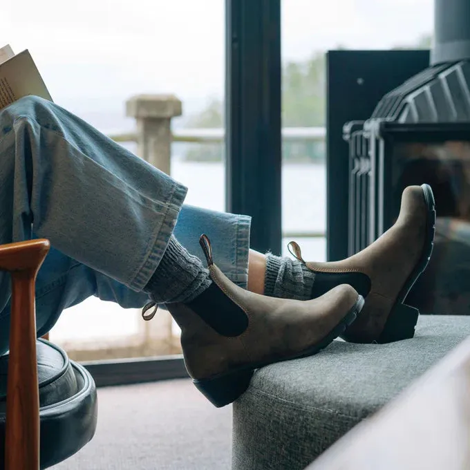 Classic Appeal Stud Look Blundstone 1677 - Women??s Series Heel Rustic Brown