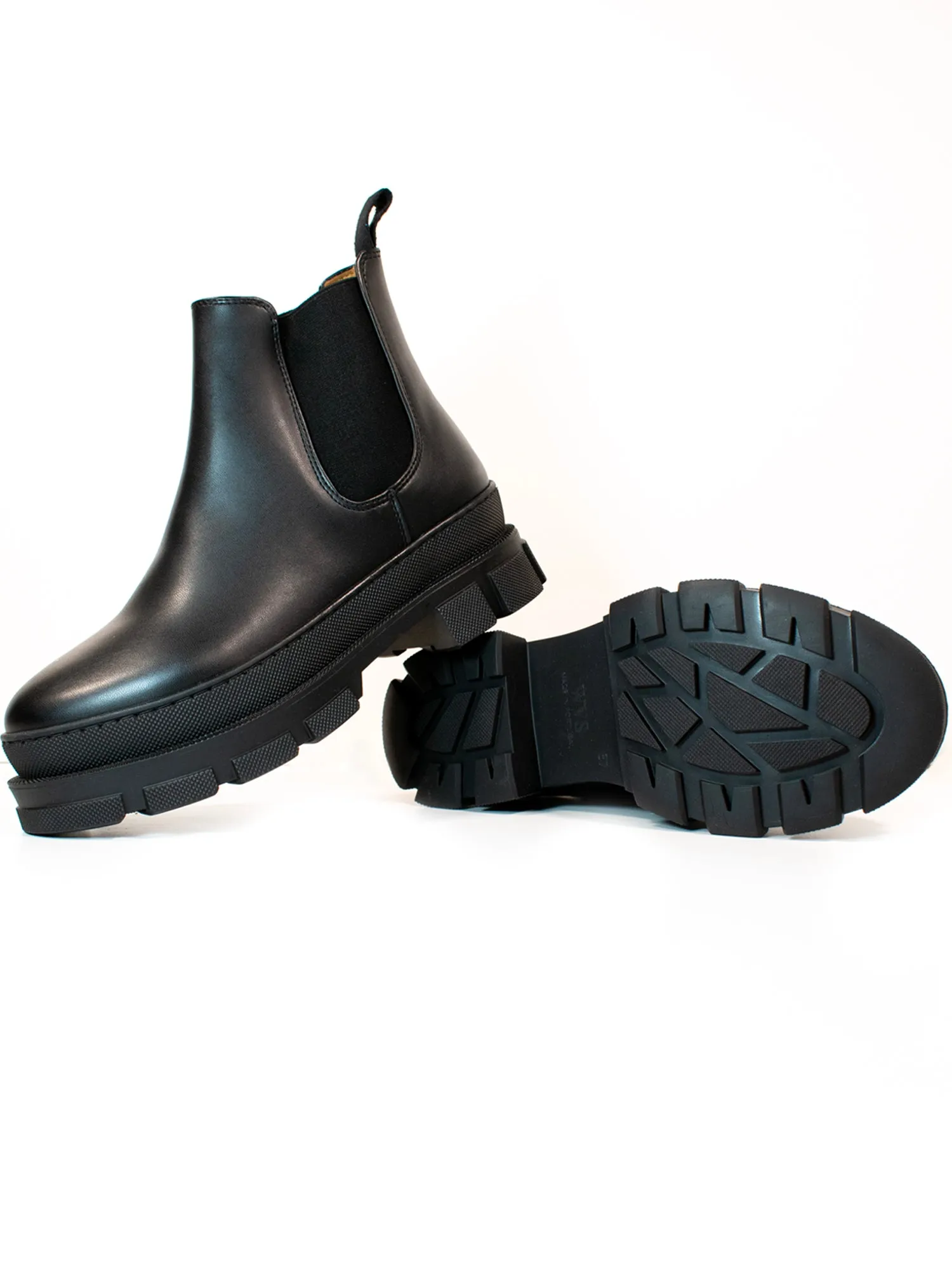 Luxe Track Sole Chelsea Boots Functional Appeal