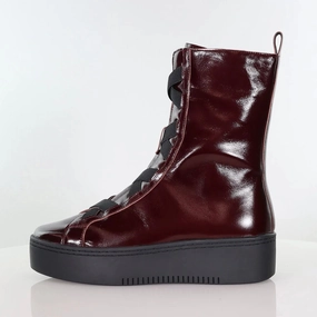 MINX KATERINA Outdoor Exploration