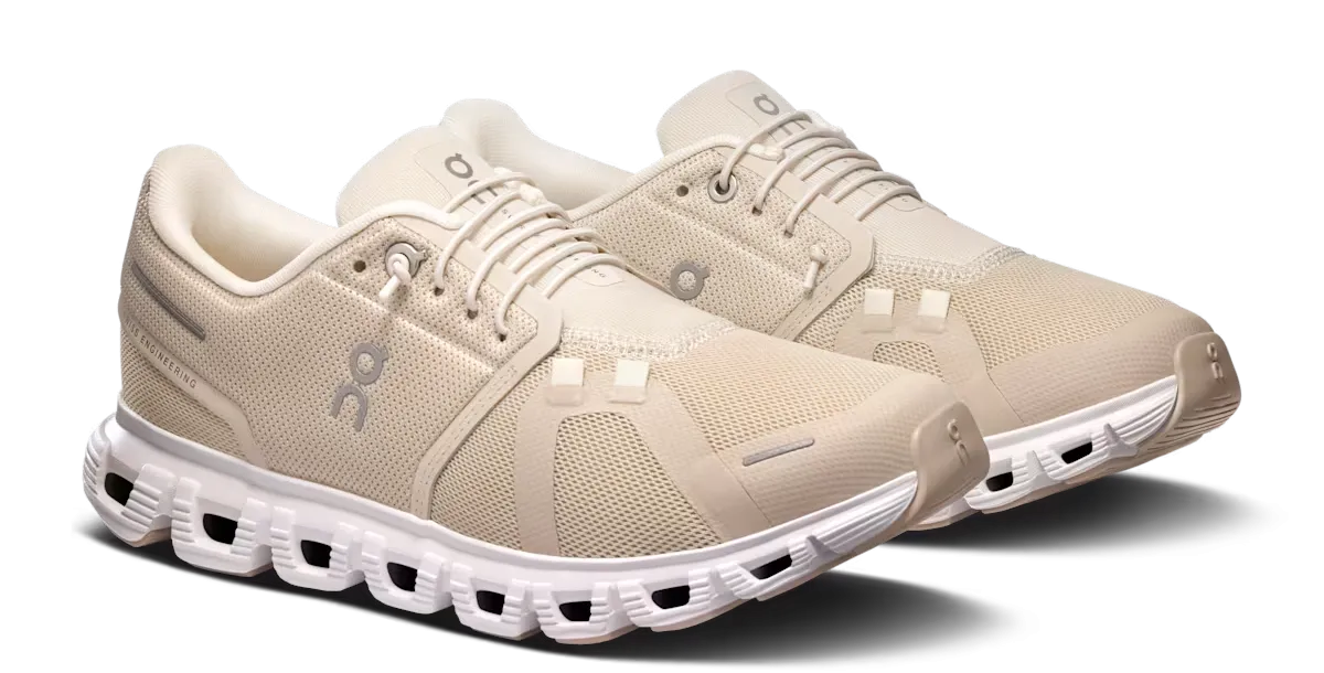 Feather Light Travel Enthusiasts Desert Path On Running Cloud 6 Pearl White (Women's)