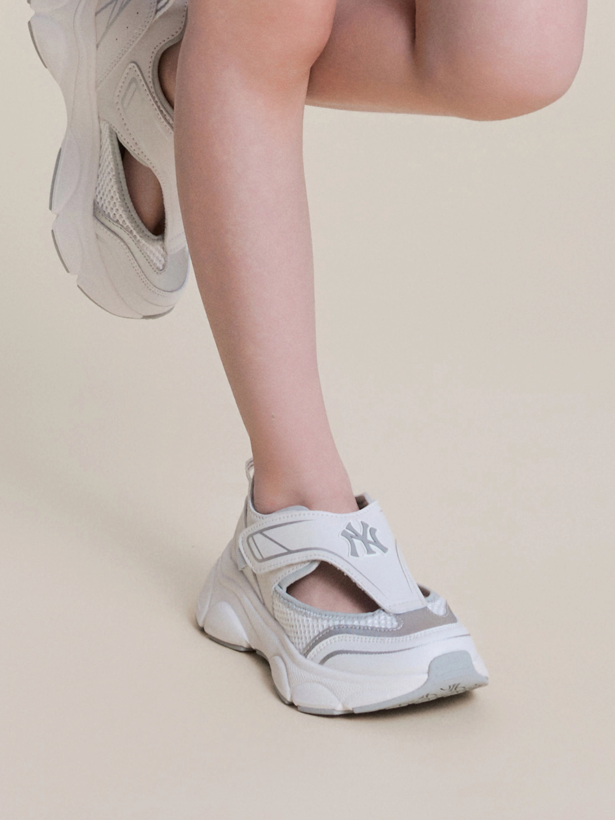 Ace Runner Wave Motion control Simple Travel Shoes