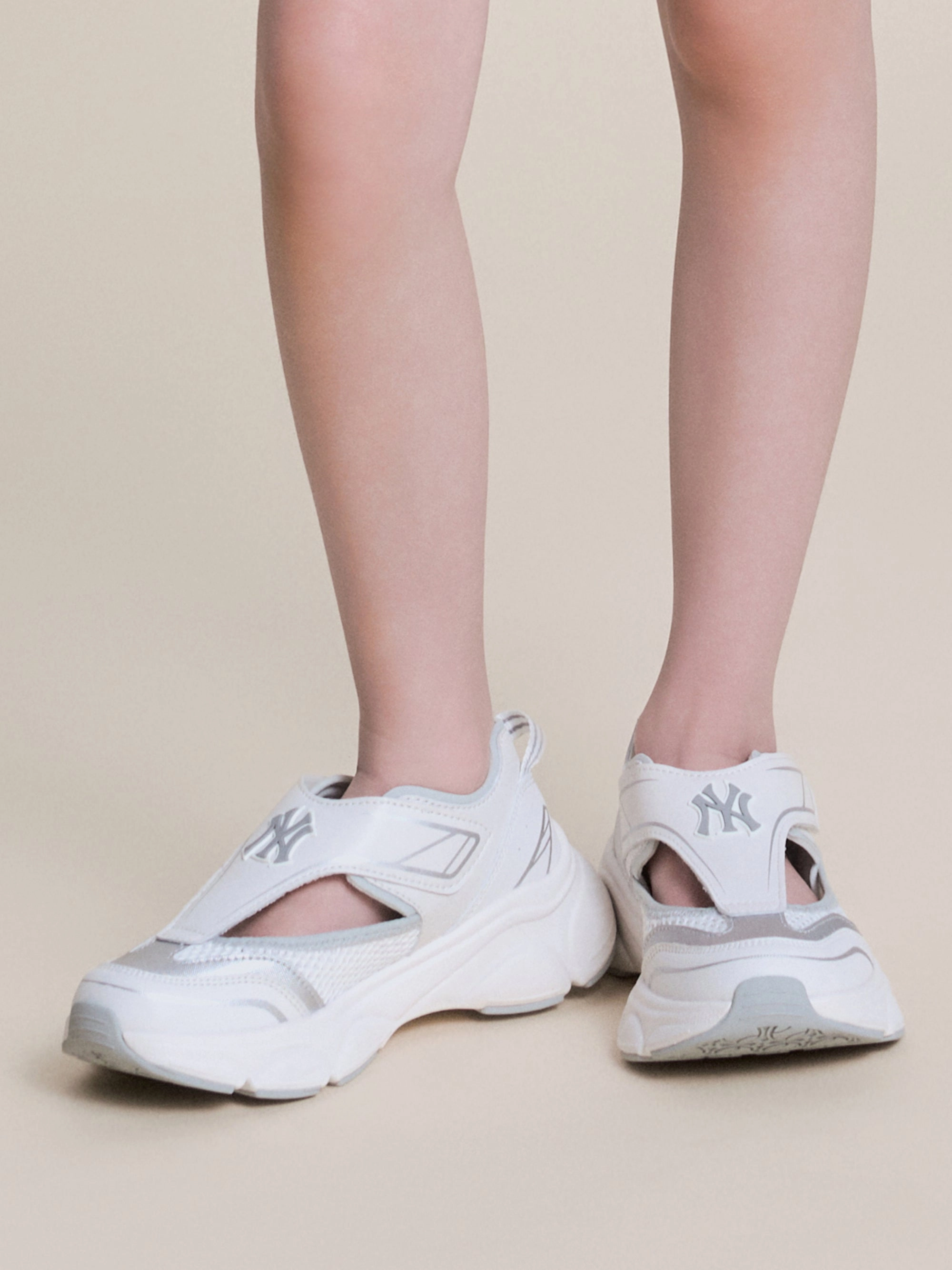 Round Toe Motion control Ace Runner Wave