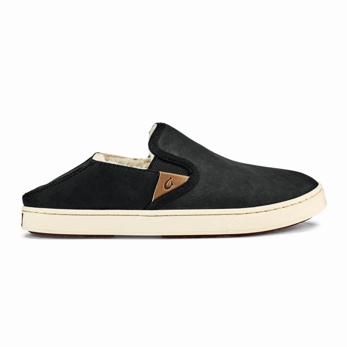 Pehuea Heu - Lava Rock running in a prairie area shoes muddy shoes