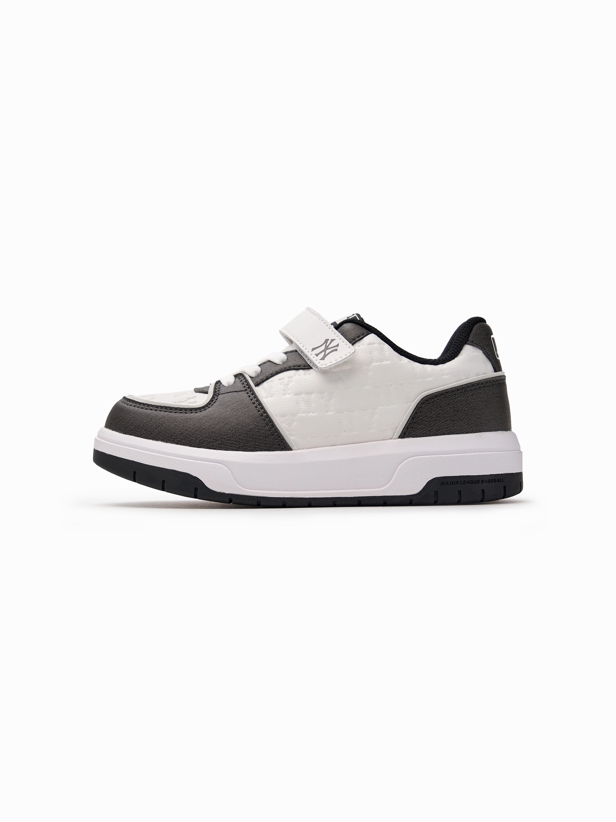 Chunky Liner Embo Denim Monogram No Pressure