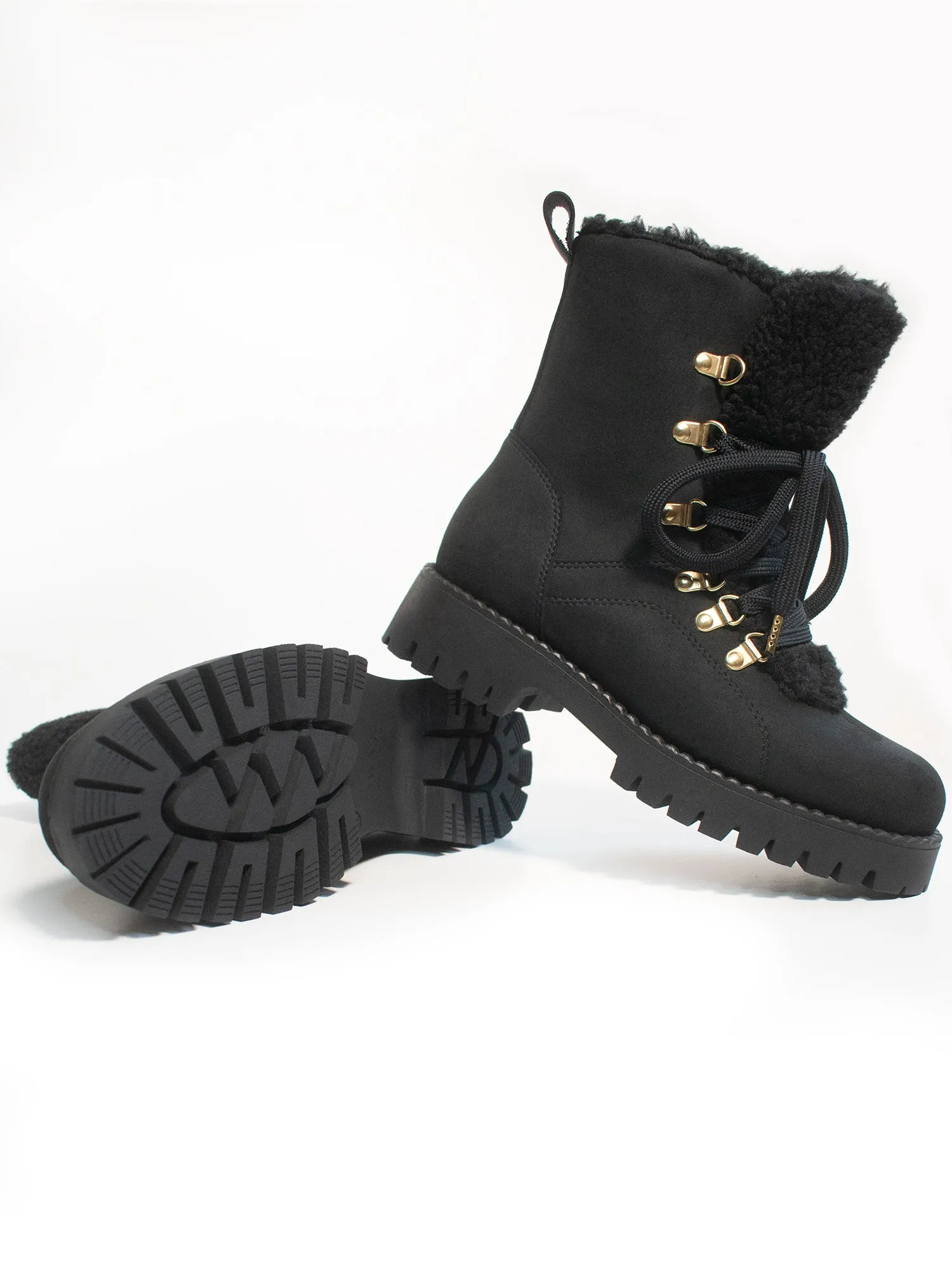Recycled Vegan Shearling Boots Trendy Look pack light