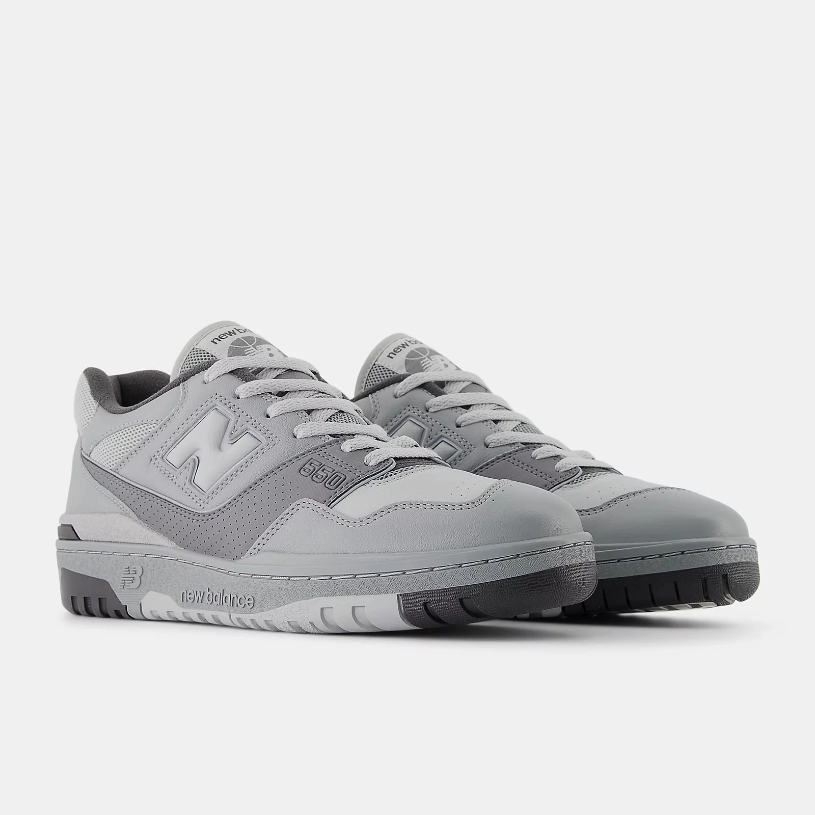 running in a suspension cable bridge area shoes 550 - Castlerock with Slate Grey