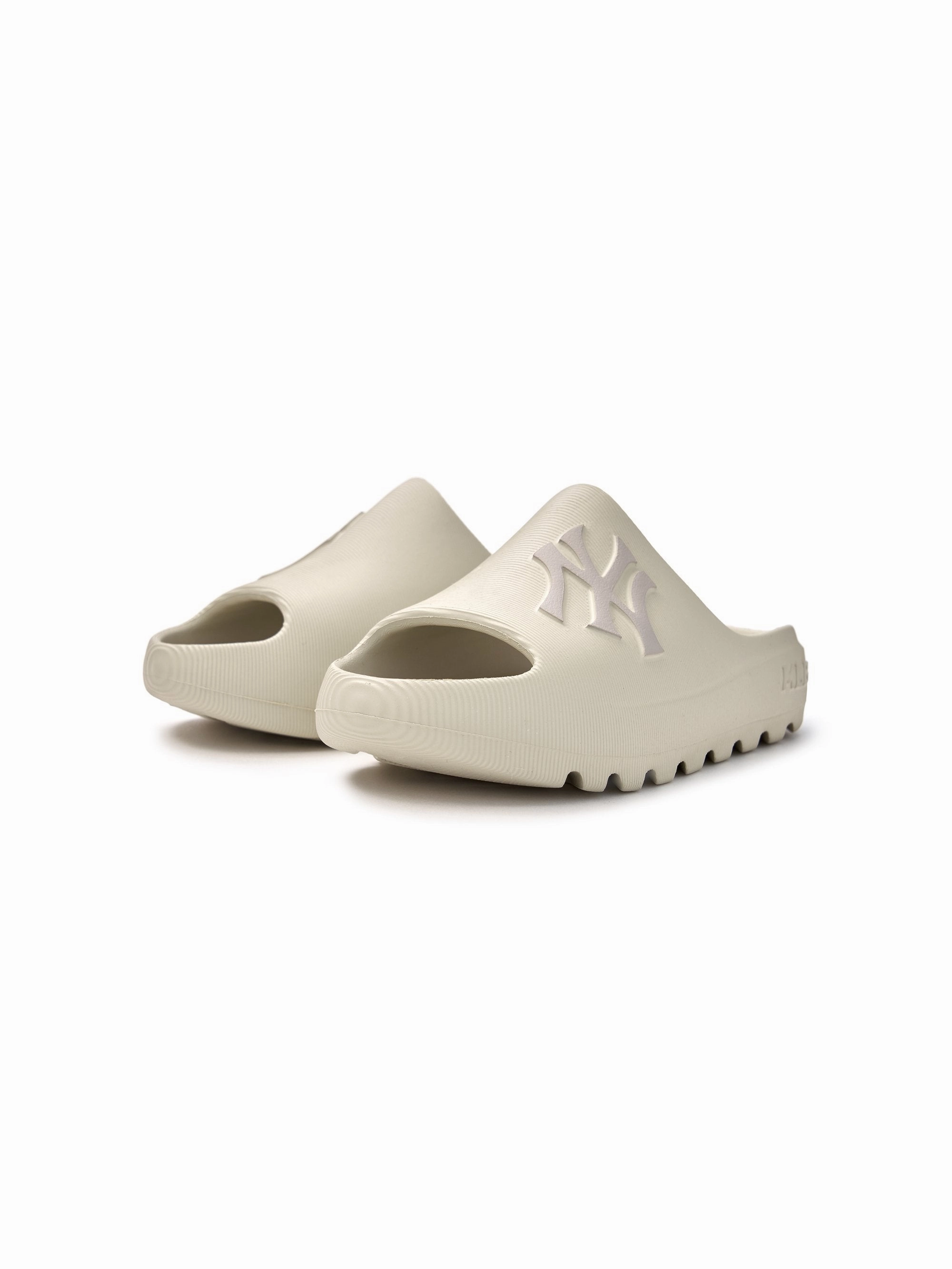 Everyday Wear Skipper Slides