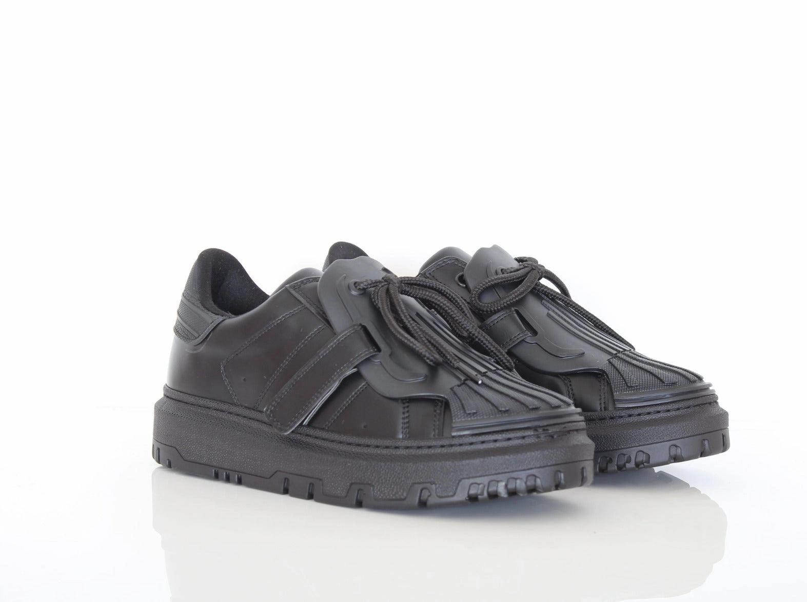 SLASH Sneakers ribbon - decorated running wear