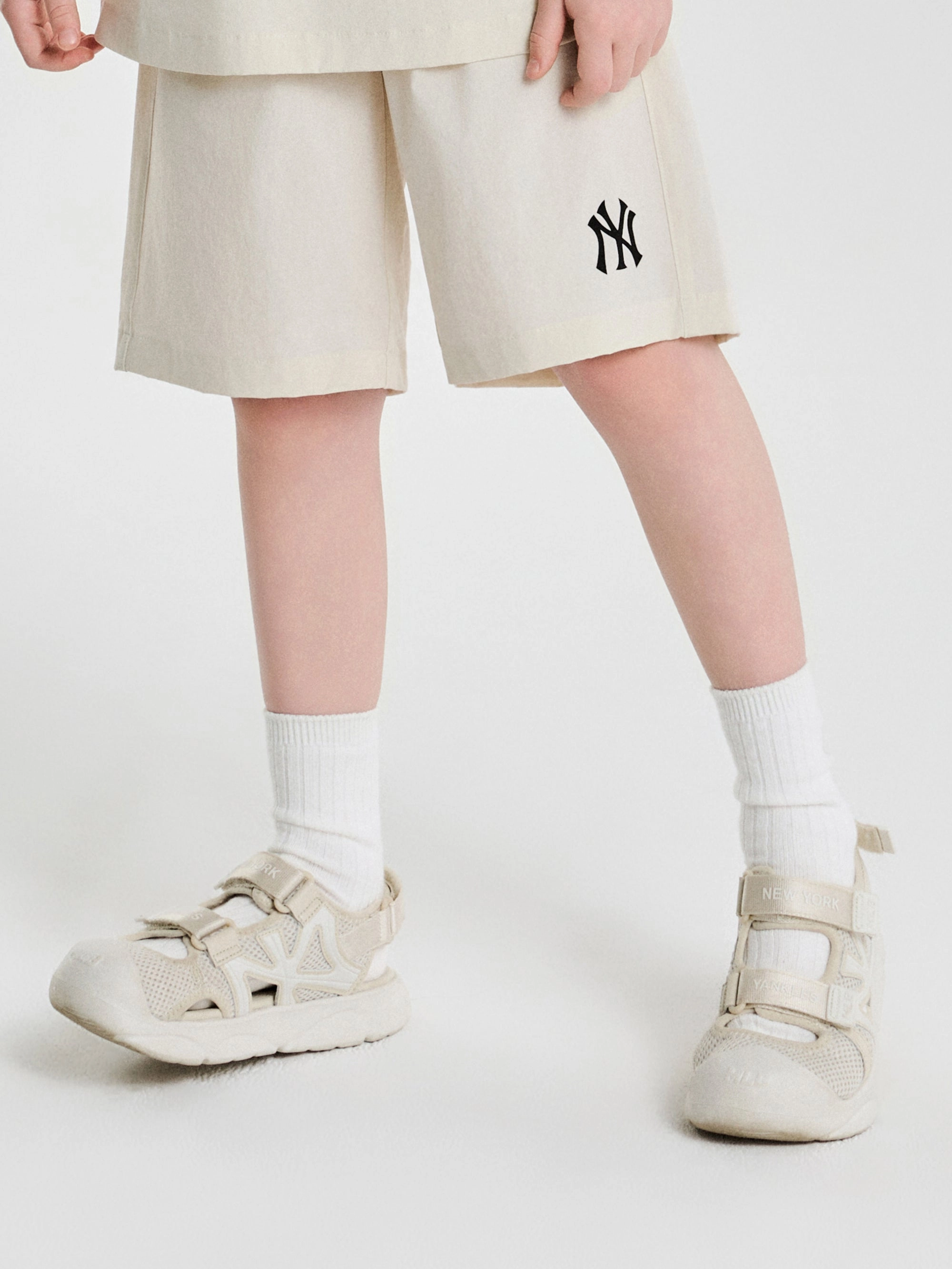 Comfortable Yet Stylish Black Chic Ace Runner Sandals