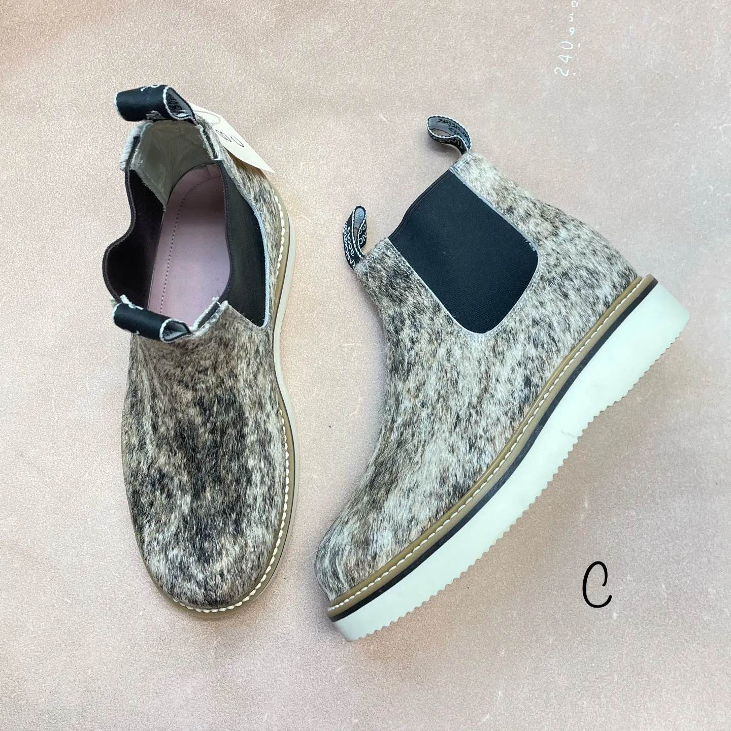 Cowhide Lechera - Size 8 Sporty Look Seamless Stitching