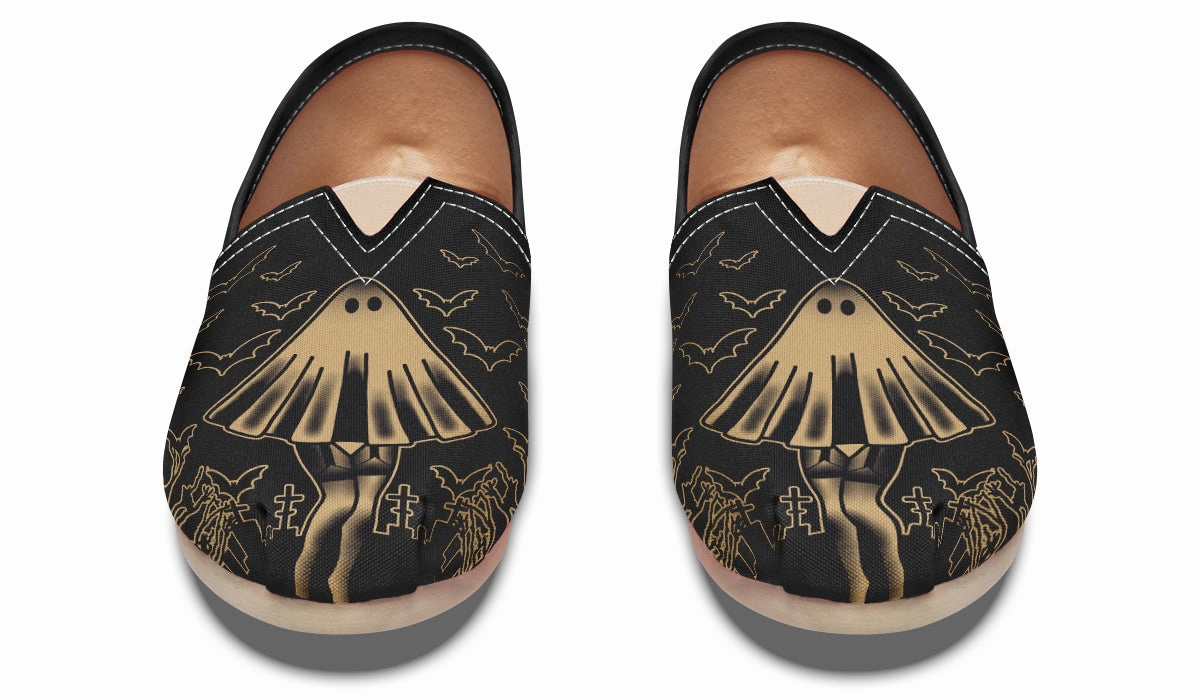 Curve Hug Comfort Curve Stay Spooky Casual Shoes