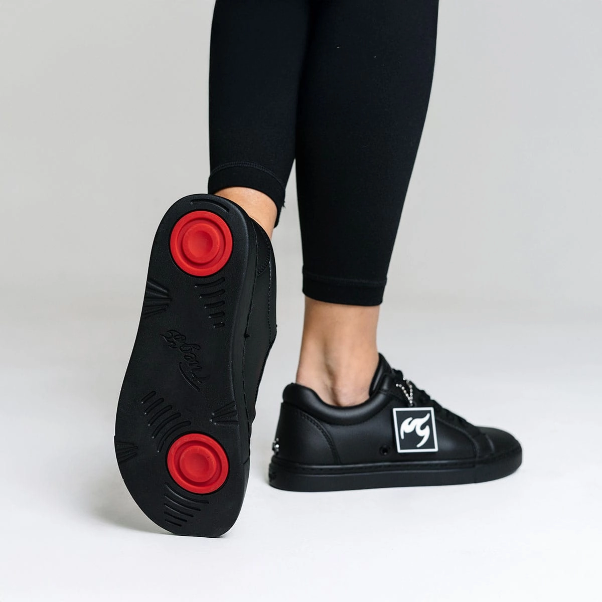 All-black | Low-top (Collective) Trendy Pumps