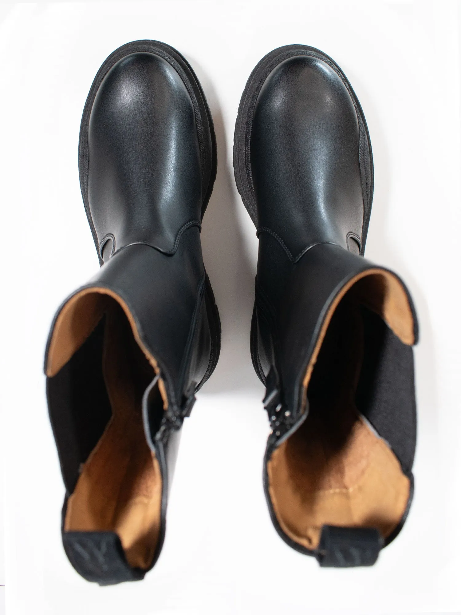 Track Sole Chelsea Mid-Height Boots french chic