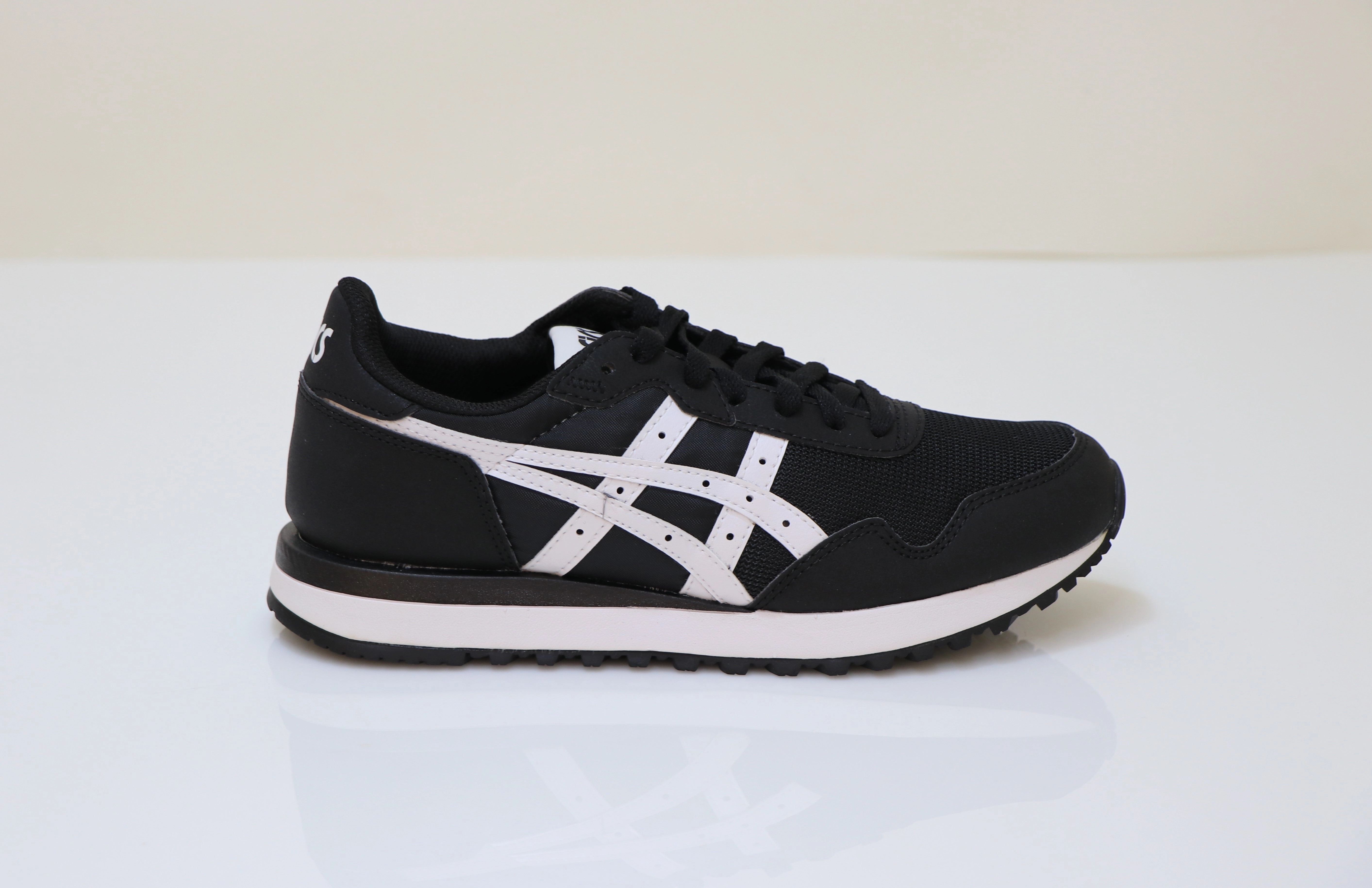 odor - resistant shoe quality ASICS