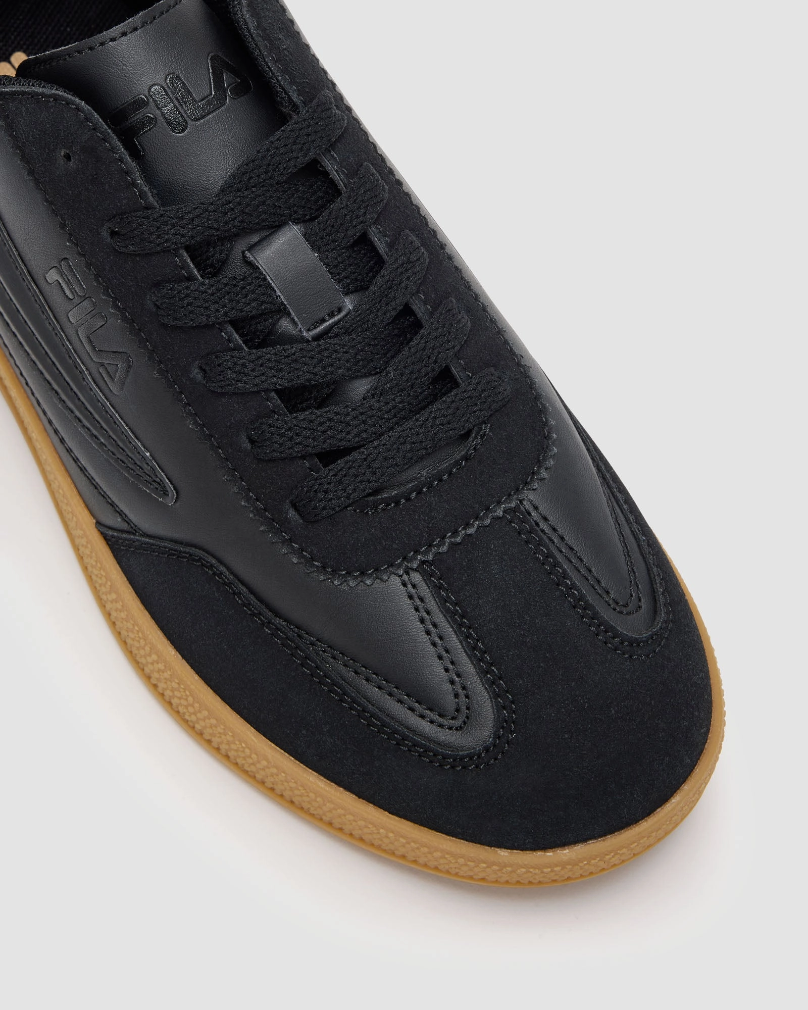 Unisex FILA Lupari BreathableMesh running in a steel bridge area shoes