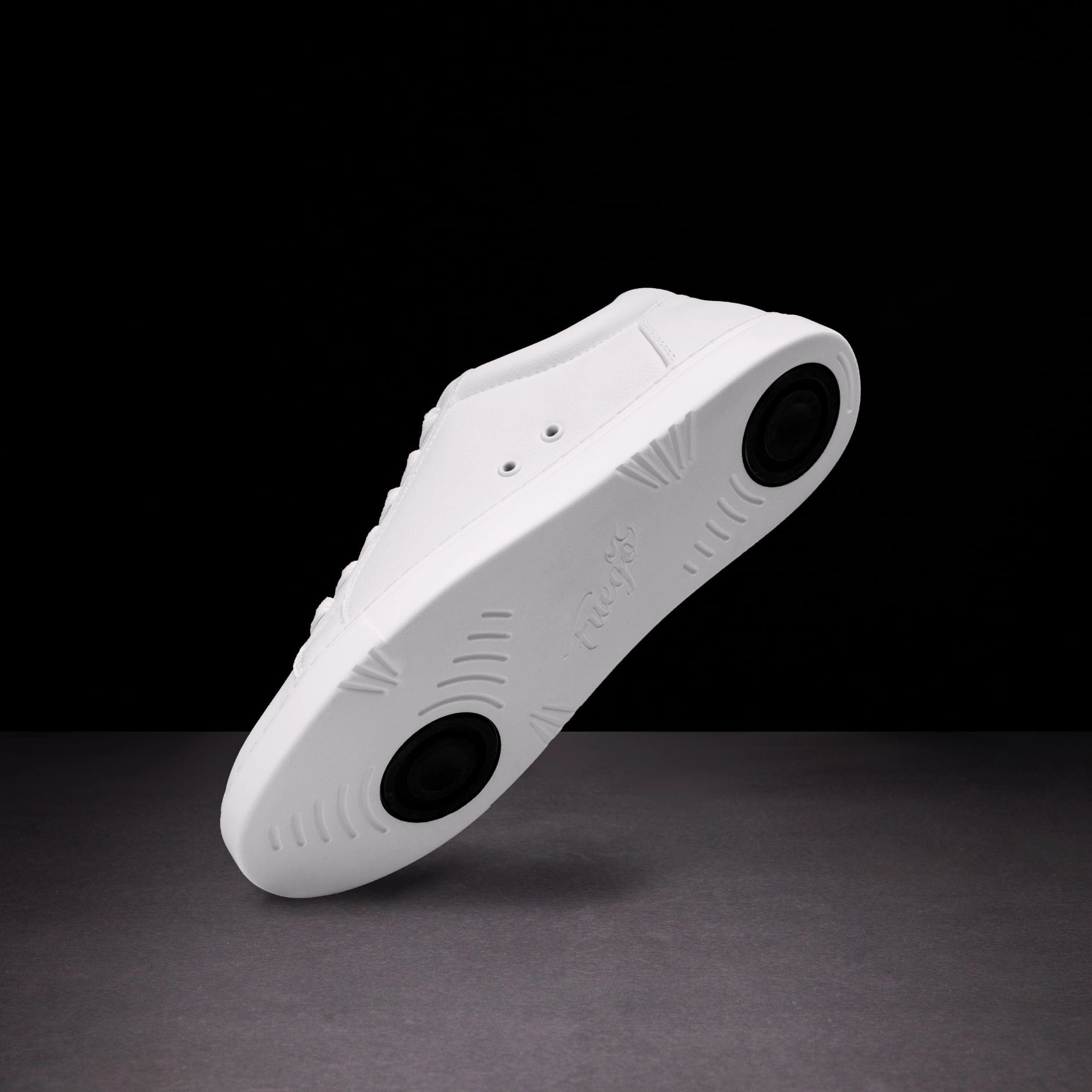 Fuego Dance Sheos White | Low-top (Collective) Retro Style Signature Pick