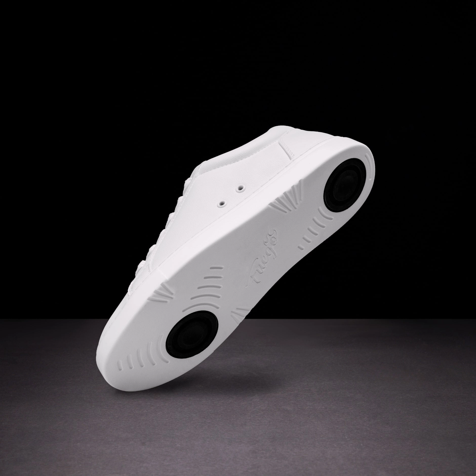 Fuego Dance Sheos White | Low-top (Collective) Retro Style Signature Pick