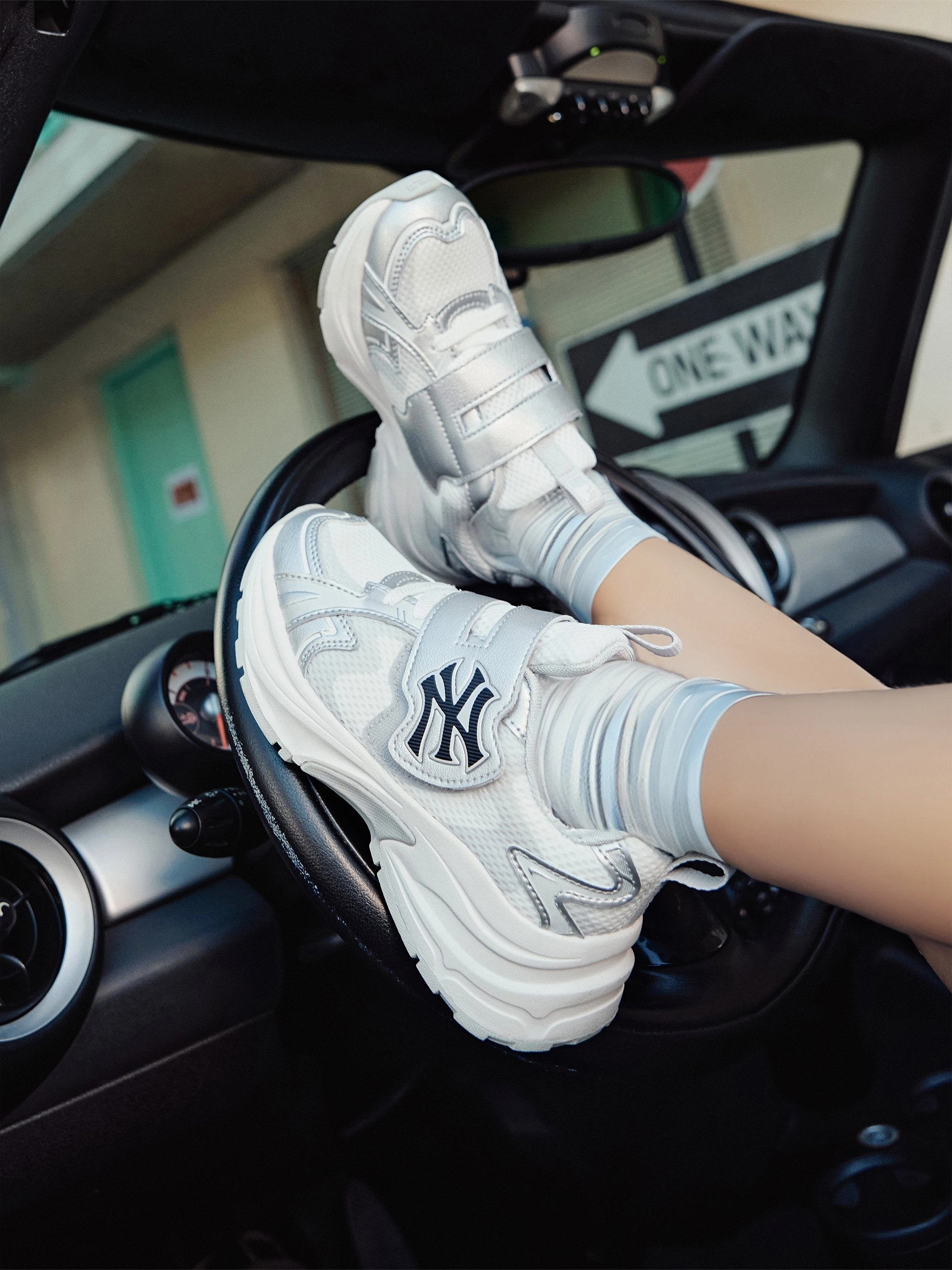 Curve Runner Solid Stitching midsole