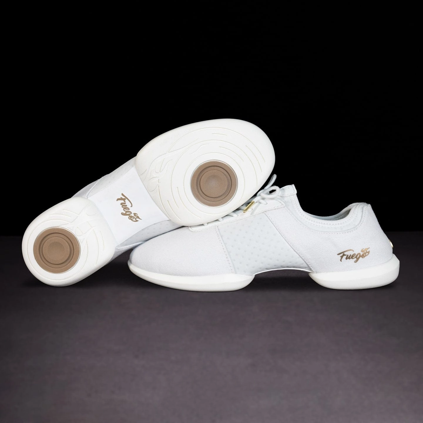 Durability tested for repeated high-impact performance White | Split-sole (Collective)